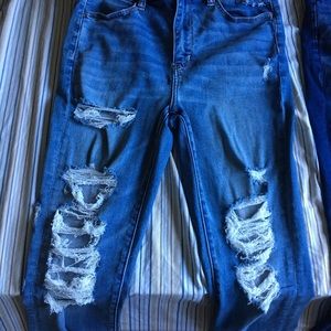 Size 8 high waisted new AE Jeans!